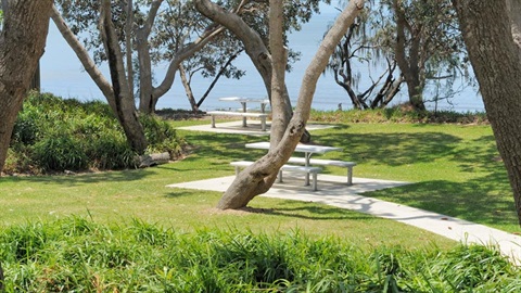 Beachmere caravan park esplanade
