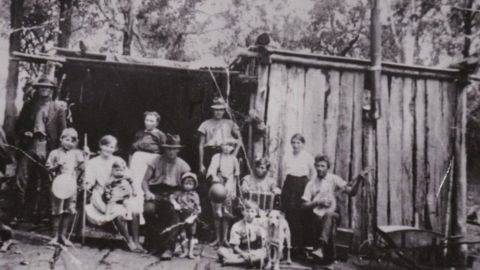 Pine Rivers settlers in front of old building