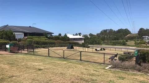 Hume Circuit dog off leash area, Warner