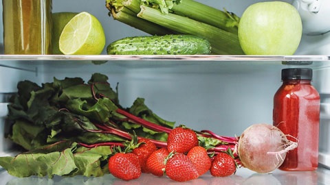 Fresh produce inside a fridge.
